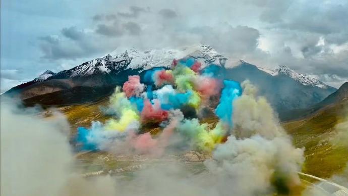 始祖鸟与蔡国强“炸”山：是商业傲慢，不应道歉了事？