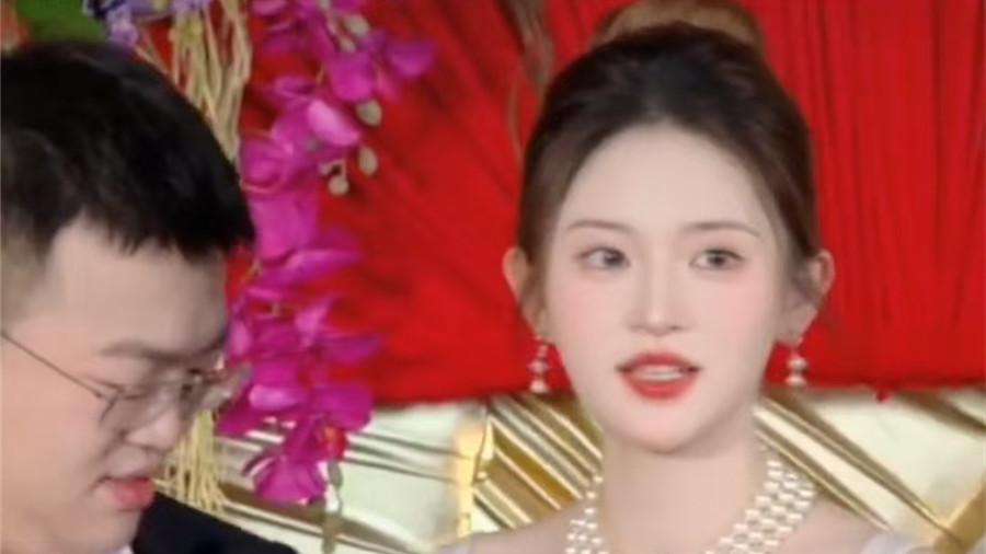 河南高颜值女孩订婚美出天际，新郎出场众人沉默，网友：输在哪里