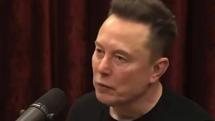 马斯克接受采访时，提出最新预测：5年后传统手机和APP将消失