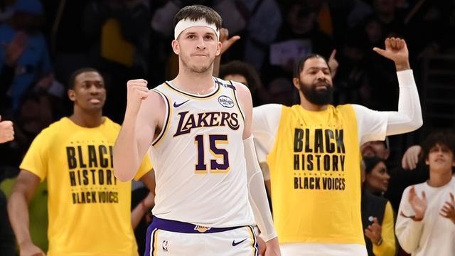 45分+10板+16助！联盟第1！这就是湖人给他5600万大合同的原因