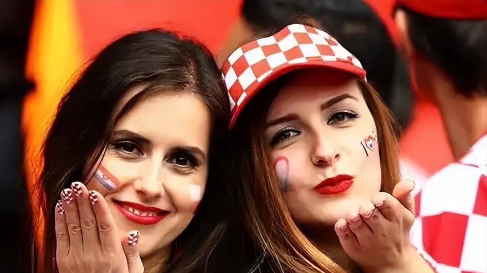 理性分析，巅峰期的罗纳尔多和C罗相比，谁更强？