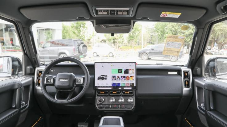 奇瑞真开窍了！造了台“硬派越野车”，内饰复古，打工仔也买得起