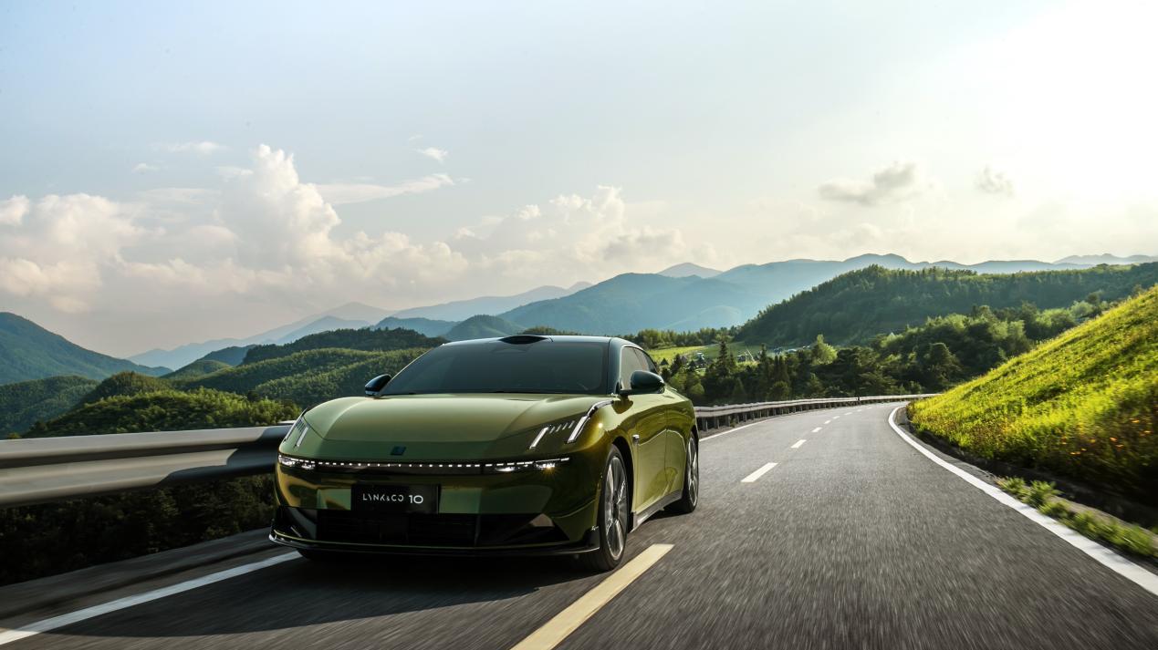 带着2万车主信任升级，领克10 EM-P新版型丰富辅助驾驶选择