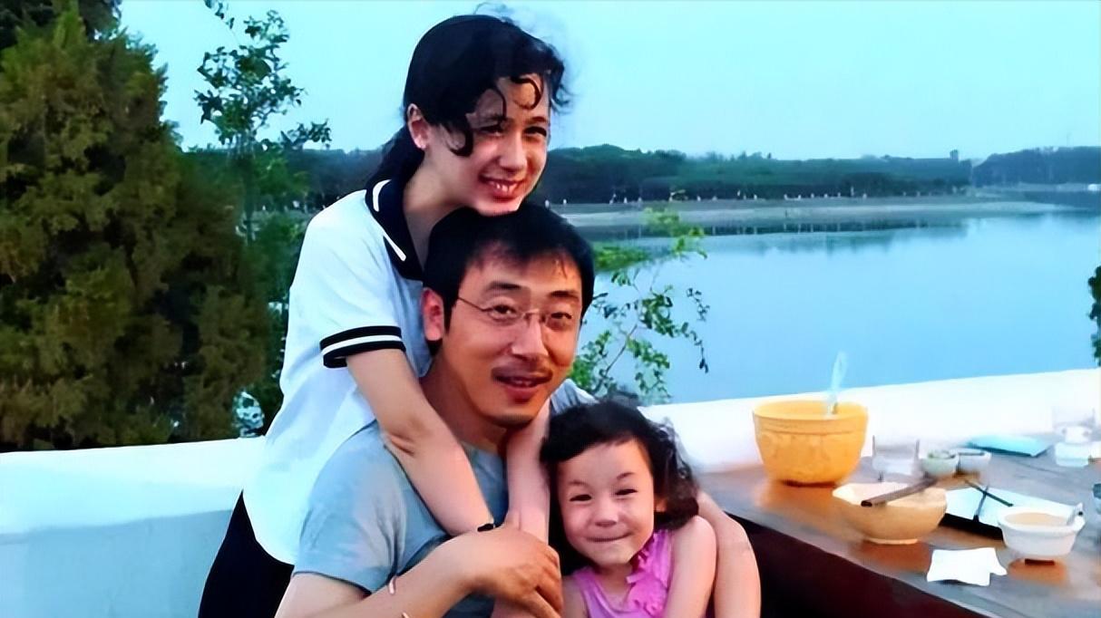 宁理：娶洋媳妇生两女，人至中年才走红，感激妻子对自己不离不弃