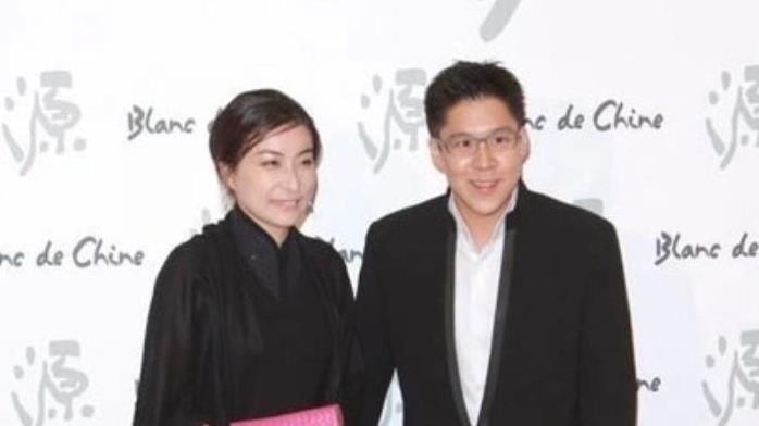 46岁的人大霍启刚发言得到众多打工人称赞，“人家是真办事啊”