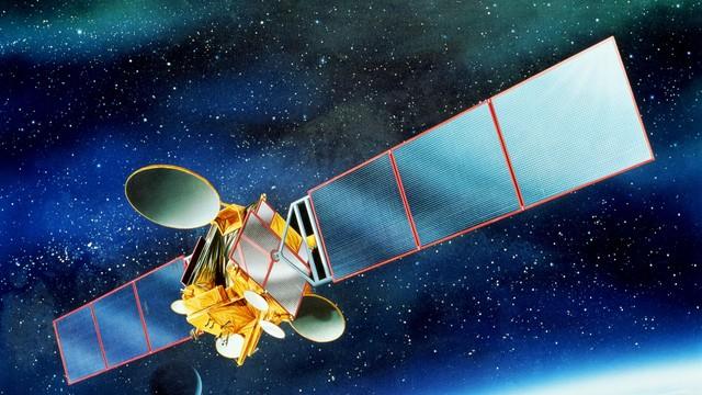 华为Mate 80首发天地一体通信！低轨卫星+eSIM预埋6G基座！