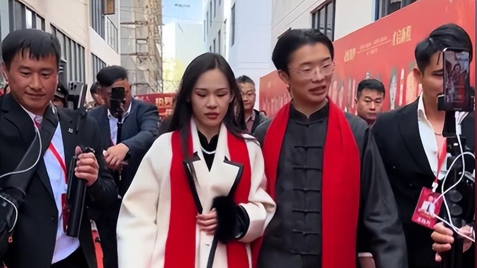 网红郭有才：从烧烤摊到豪车，这逆袭也太猛了！
