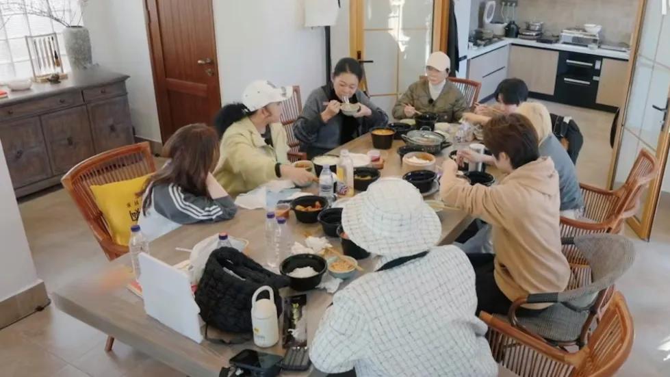 一路繁花揭秘：向太为何称刘晓庆为傻白甜