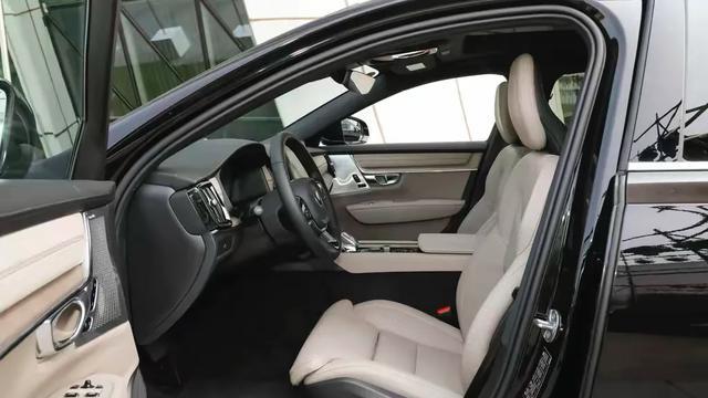 2025 款全新沃尔沃 S90 上市，“智逸、智远、智雅” 三版本如何选择