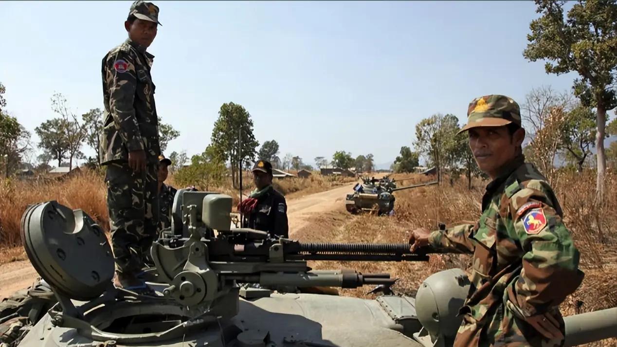 冲突进入第五天 柬泰两军在13条战线上激战：全面战争不可避免？