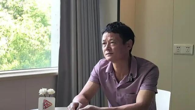 男子电瓶车凌晨爆炸，逃生后竟将门反锁！致同舍室友全身90%烧伤