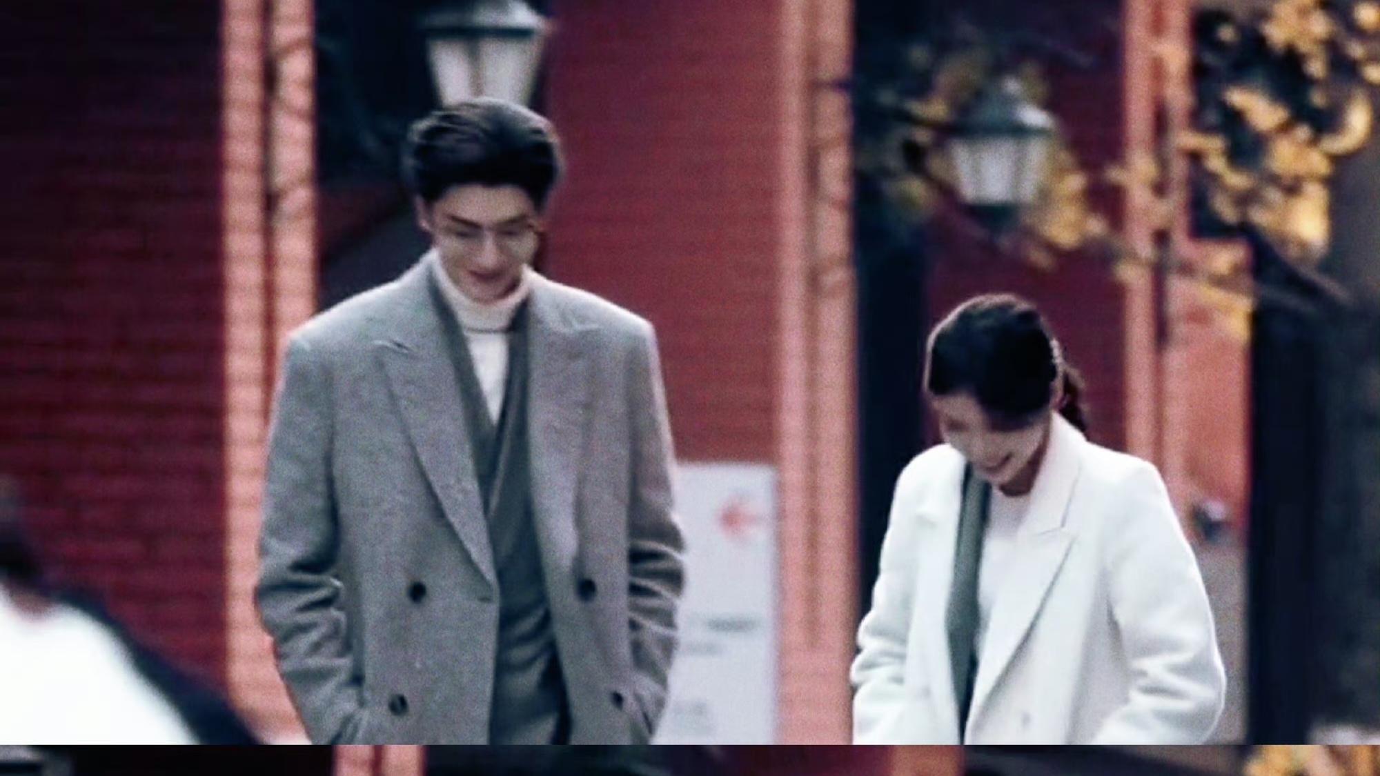 17岁艾米宽大西装引爆热搜，未成年演成人角色掀影视圈千层浪