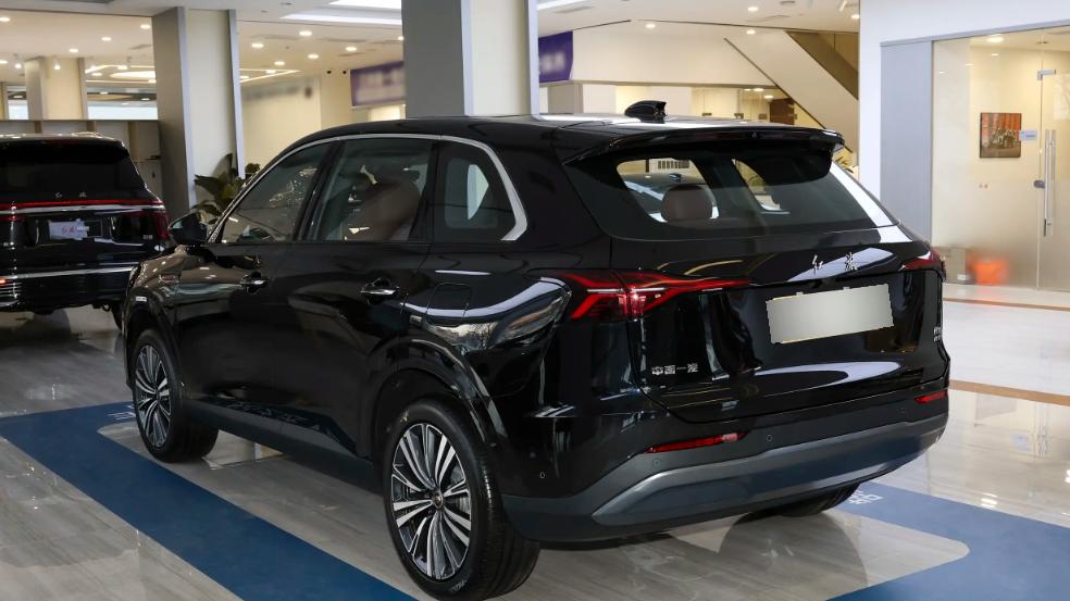 红旗HS6 PHEV：传承与创新并存，潮流与实用兼顾