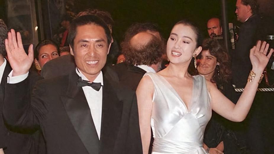 巩俐母亲赵英接连失去至亲后难掩白发，半生守护只为女儿幸福