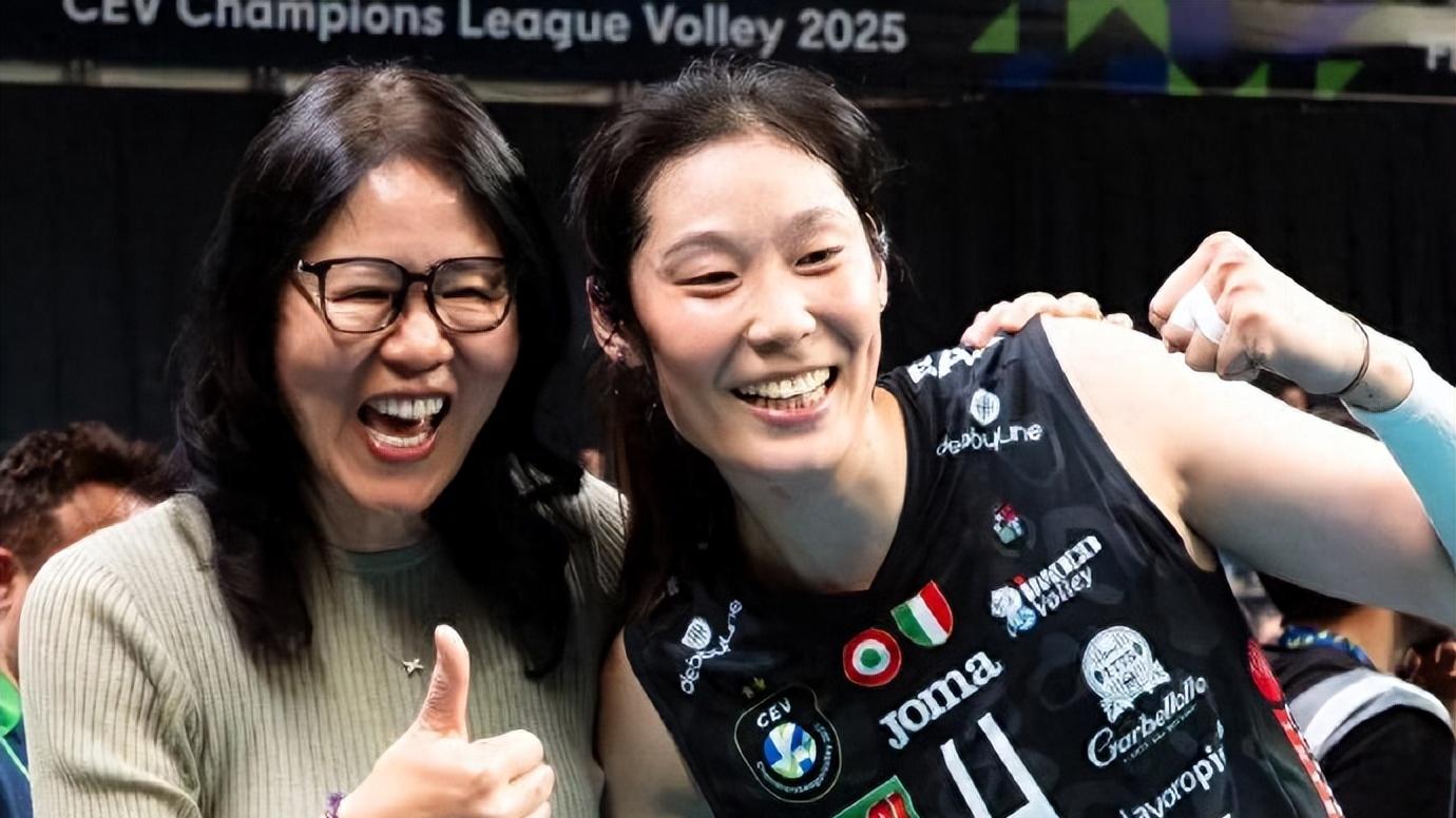 晚上9点，朱婷在意大利发文：郎平指导获得终身成就奖！为您骄傲