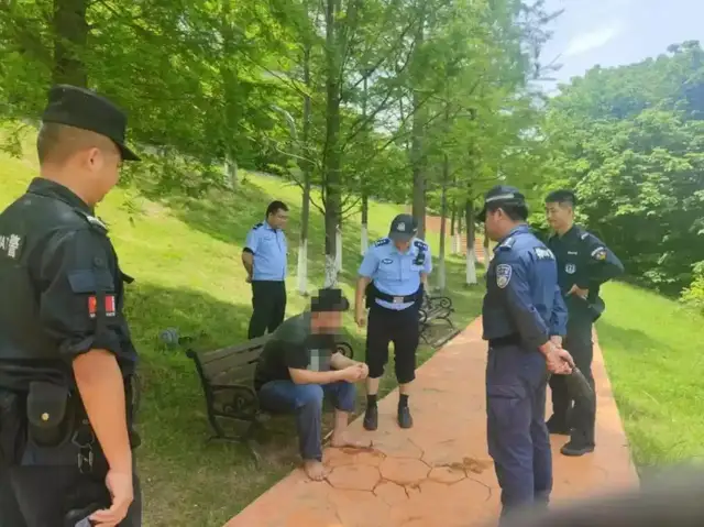 男子点奶茶备注“自杀临死喝”，店主骑手及时劝解报警，警方赶到时水已淹至其肩膀