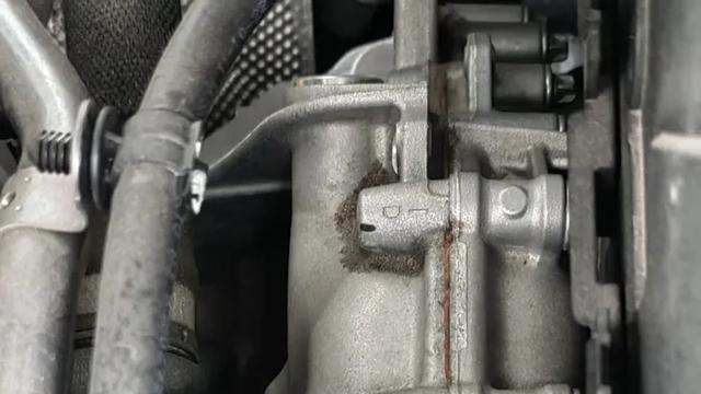 1万买二手车练手？老司机：这5处不看，修车费够再买一辆！