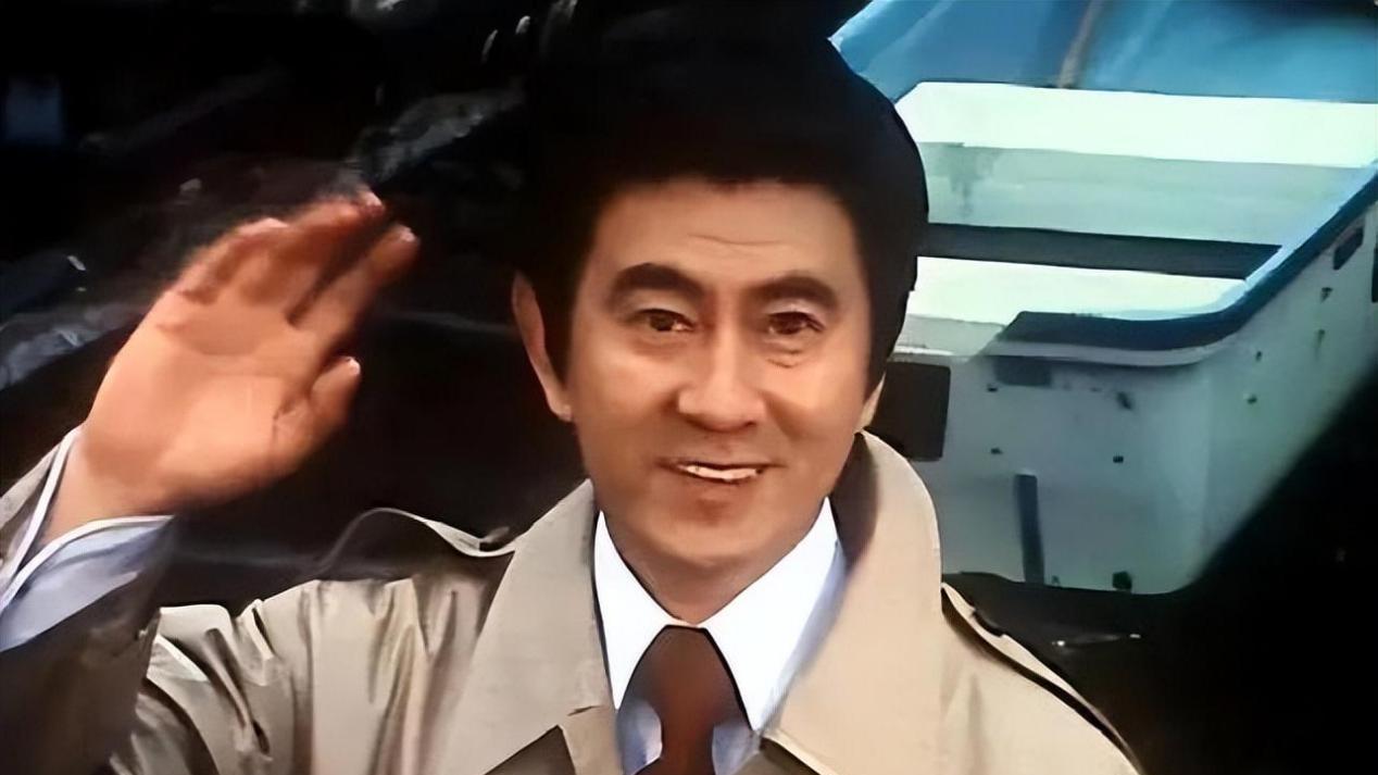 陪伴妻子40年，83岁弥留之际另娶初恋，他称“我一直就想这样做”