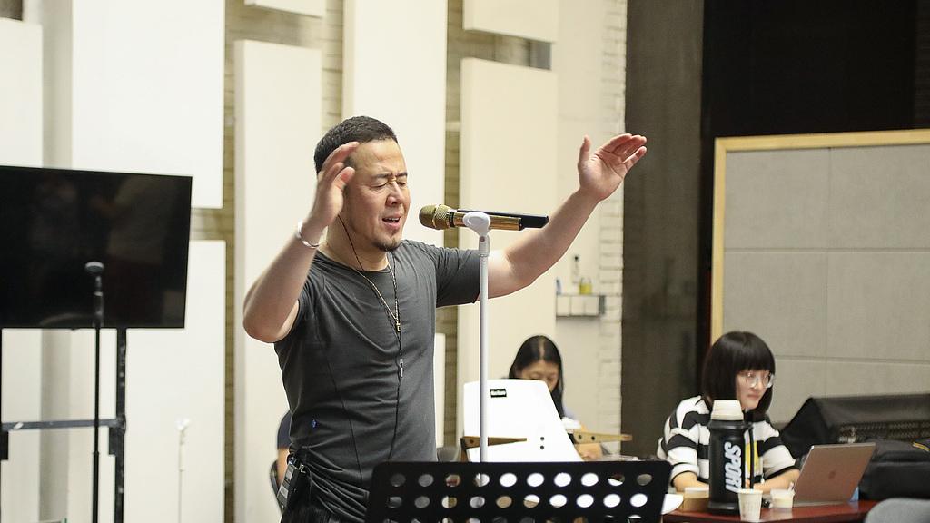 杨坤回应被模仿者侮辱丑化：网络流量不应建立在对他人尊严的践踏上