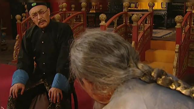 岳钟琪：功盖年羹尧，官拜大将军，雍正判他斩监候，乾隆给他新生