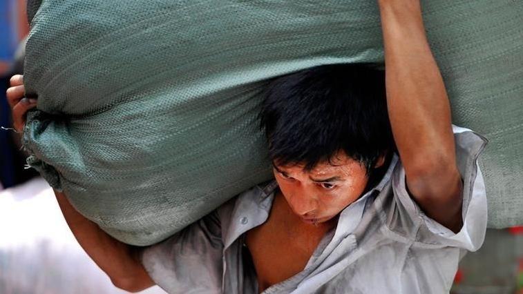 建筑工人：连家都扛的起来，怎么会拿不起一块金砖！