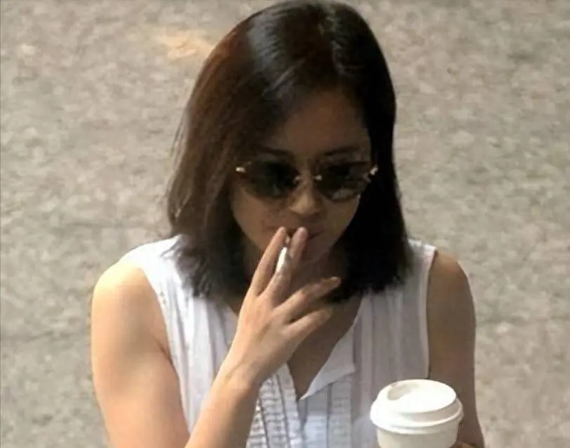 表面光鲜亮丽，私下却是老烟枪的8位女明星，刘亦菲出人意料