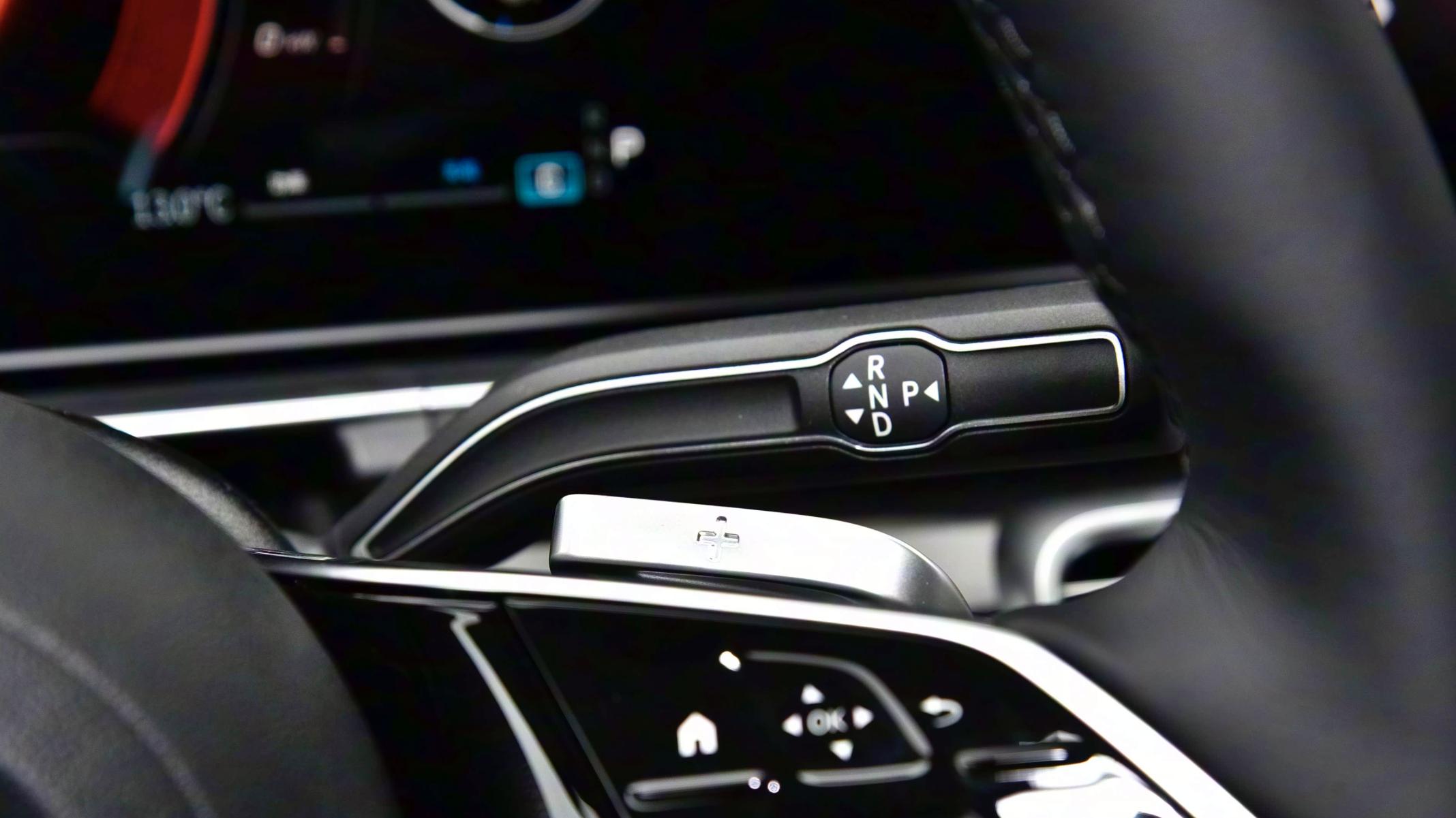 梅赛德斯GLE焕发新春，轴距3115mm，标配双12.3英寸大屏+空气悬架