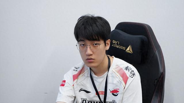 英雄联盟S15：宝蓝神之一手！LPL双雄冲击瑞士轮八强席位