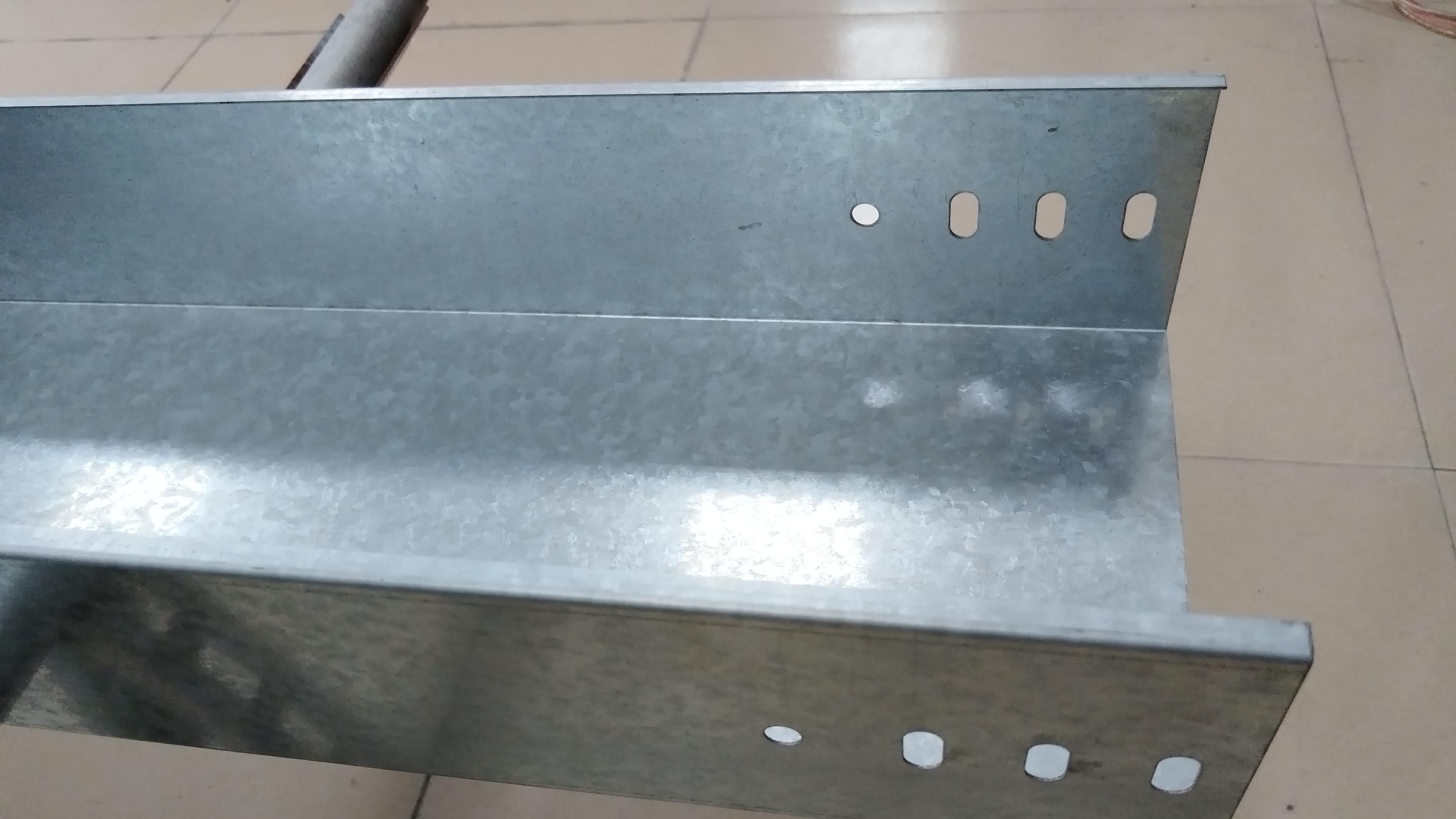 镀锌槽式桥架和喷涂防火桥架的适用场景分别是什么