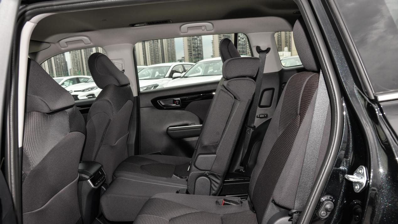 沃尔沃架构+全时四驱，喝92粗粮，5米车长+7座，这国产车真香