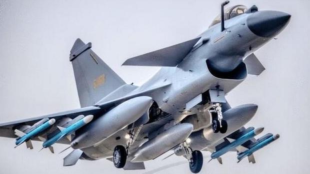 3架阵风被歼-10击落，武契奇放弃歼-10选法国，30亿订单成笑话