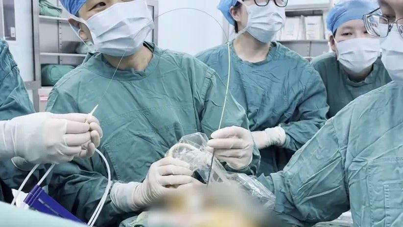 30周胎儿子宫内“溺水”，孩子摆脱了生命危险，也为这个家庭带来了新的希望。