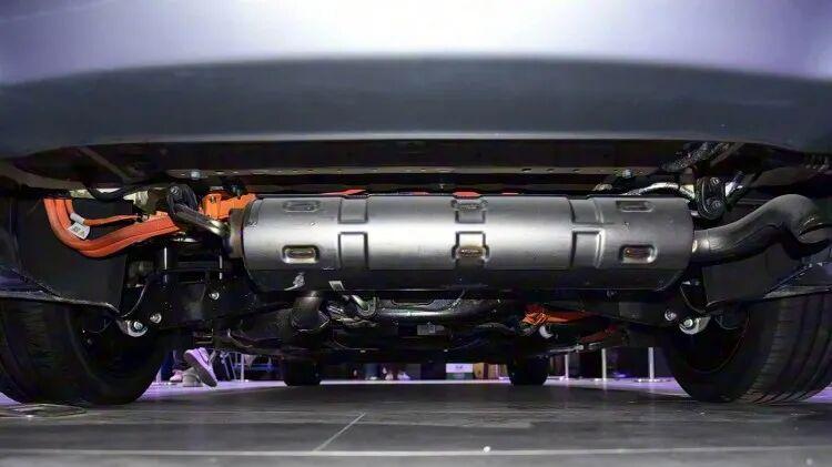 极狐首款中大型MPV发布！竞争腾势D9/高山