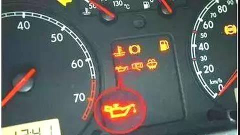 发动机转速受限，机油压力灯亮起：警惕发动机的“求救信号”