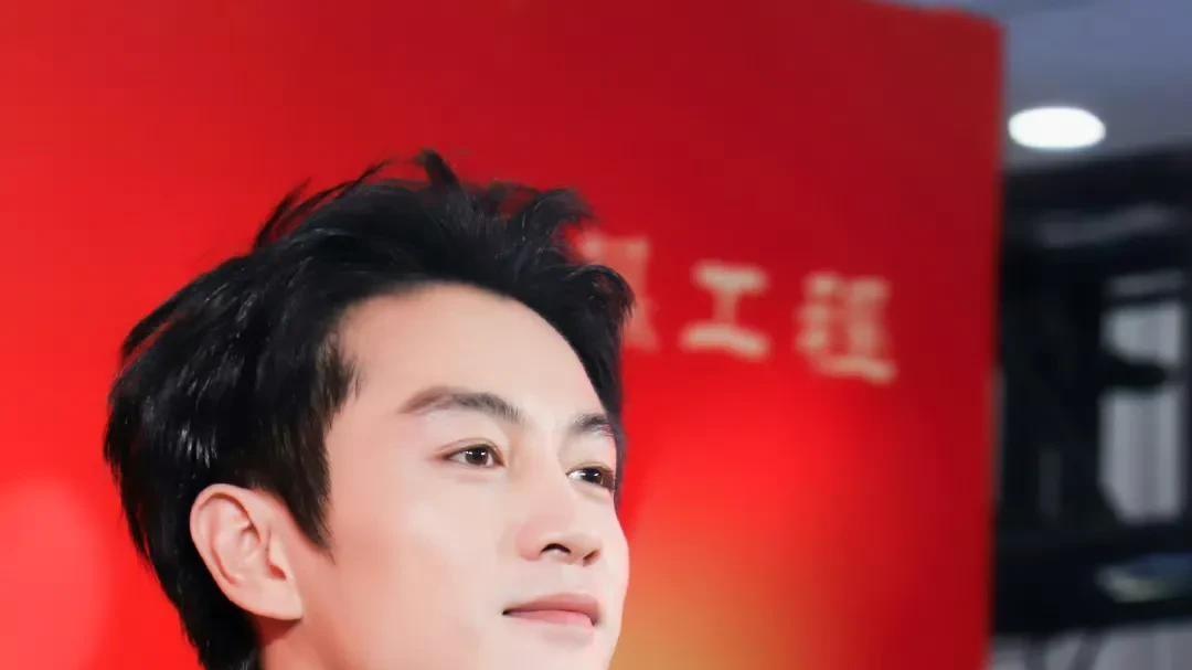 陈晓离婚后状态变好



陈晓离婚后判若两人，这婚到底有多可怕？



恢复单身