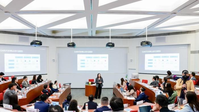 中欧全球首发AI智能体课程 商科教育迈入“智效时代”