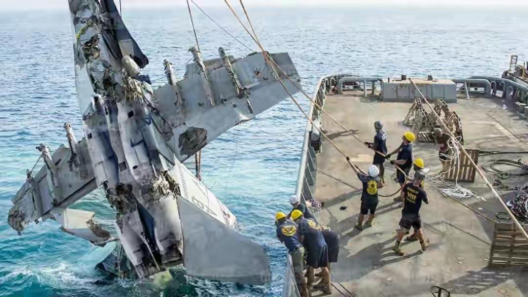 美军不淡定了，坠机并非燃油问题！三大疑点涌现，一条指向解放军