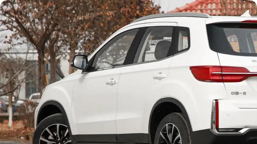 才卖5.3万的SUV，143马力才6.6升油耗，不比本田飞度强吗？