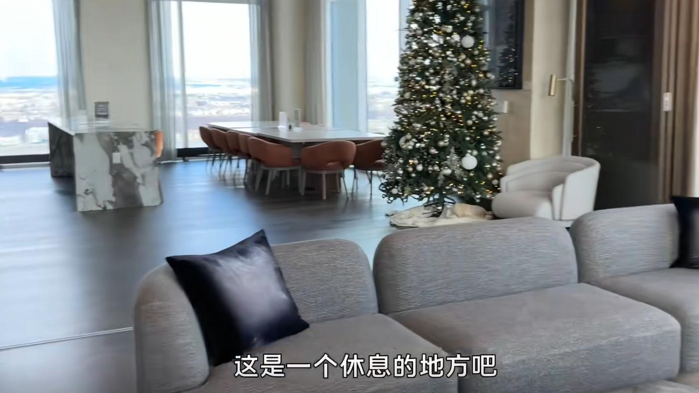 王中磊18岁儿子美国留学，租100平房子30000元，妈妈亲自陪读
