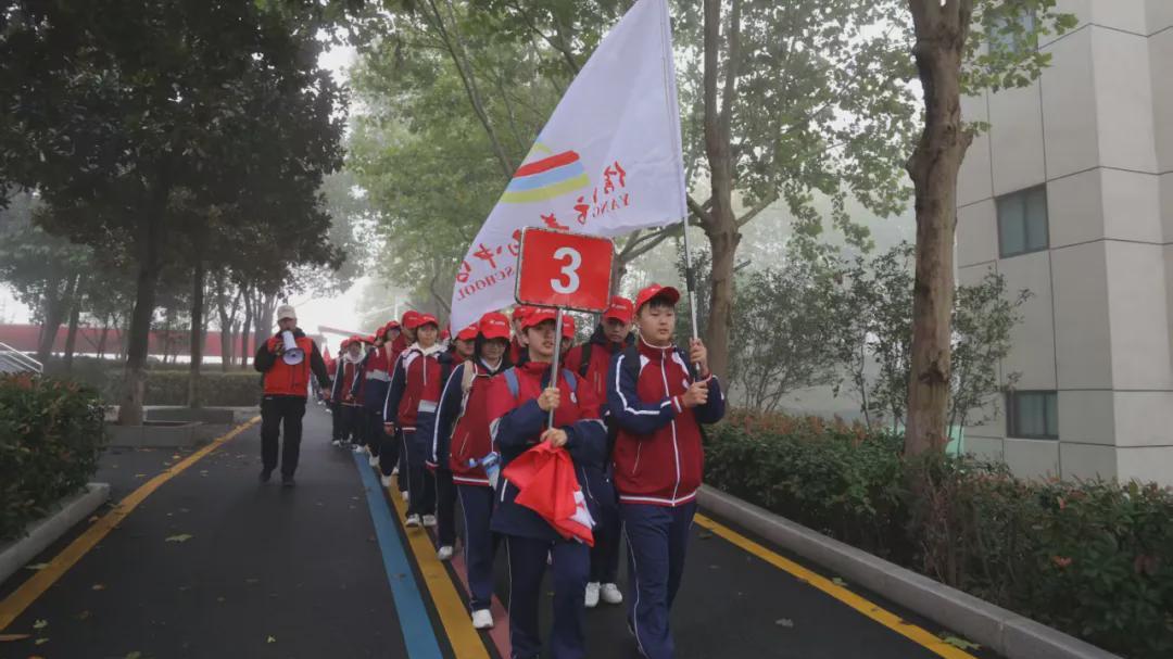 信阳市羊山中学：山河不忘英雄志，青春当续赤旗歌