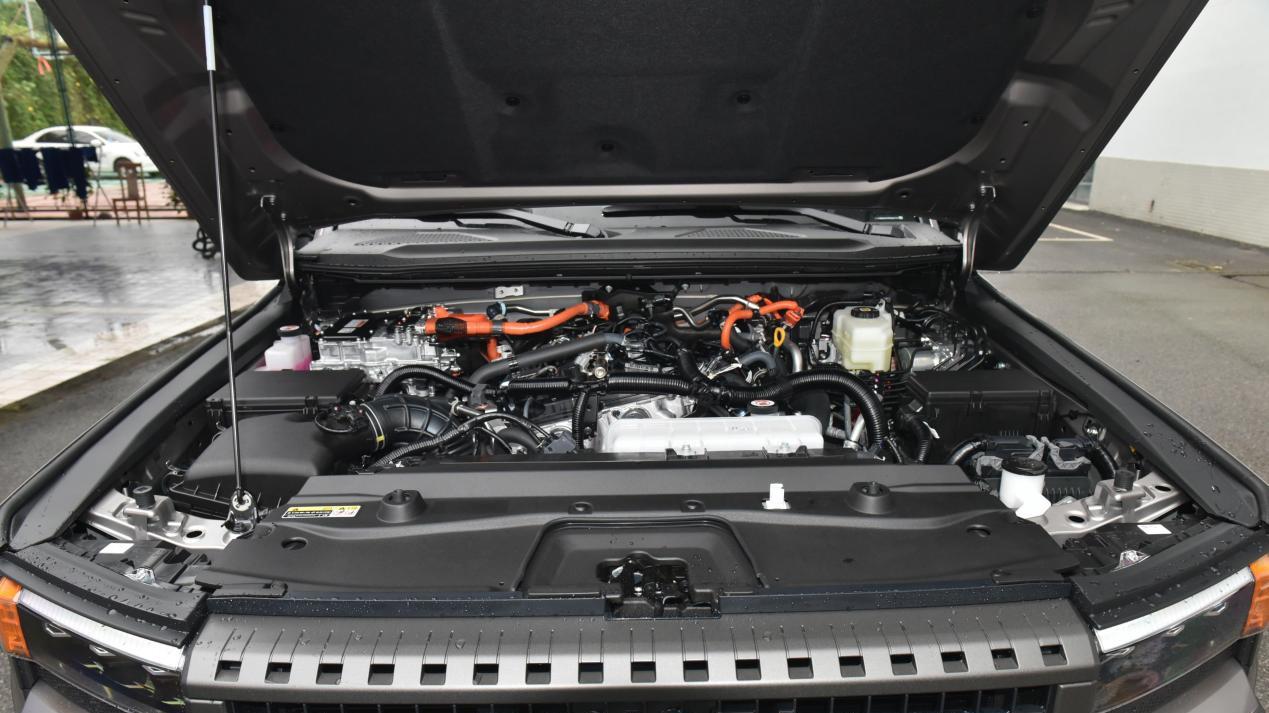 丰田普拉多：春节归途越野好帮手，全系2.4t动力，47.98万起