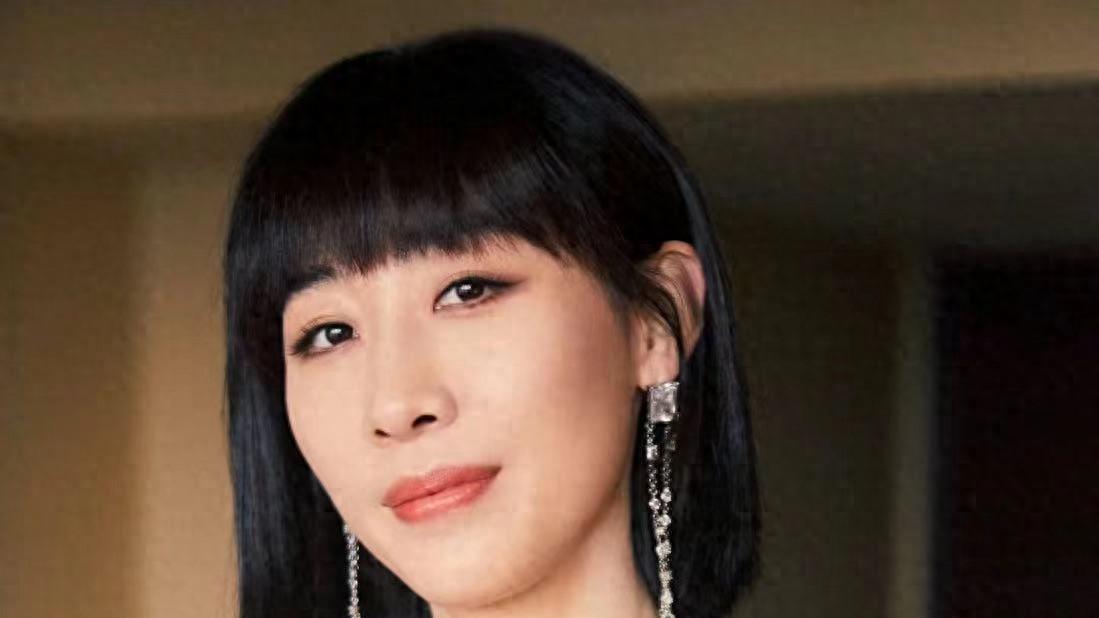 “一尿成名”任素汐：上半身平凡，下半身“贪婪”，又丑又性感