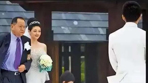 玫瑰与荆棘：大S用半生验证的5条婚姻真相，隐喻着所有女性的破碎童话