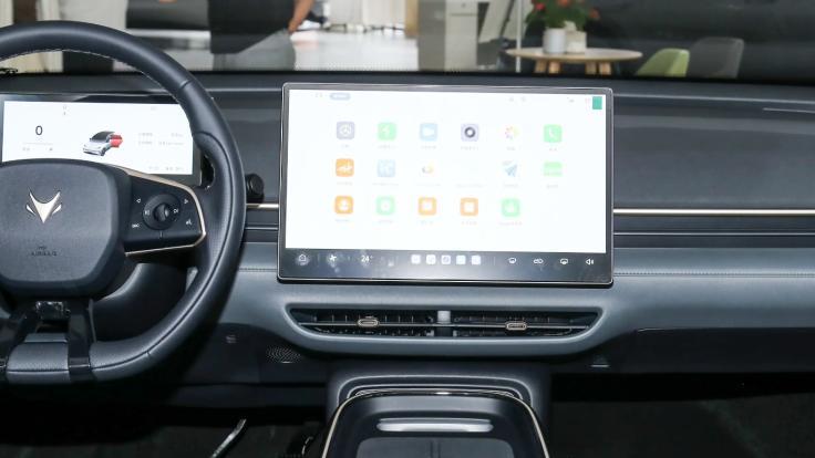 极狐发力了？小型SUV紧凑级空间，425km续航，6.88万起售