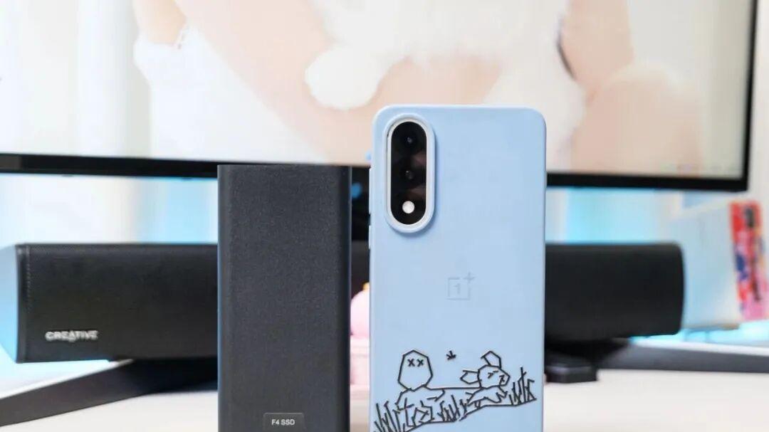 桌面NAS的最终答案—铁威马F4 SSD！安静小巧的办公搭子