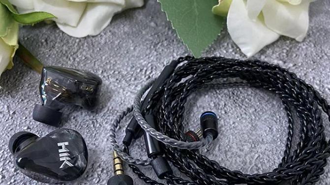 高音质有线耳机，音质细腻，各方面都经过精雕细琢