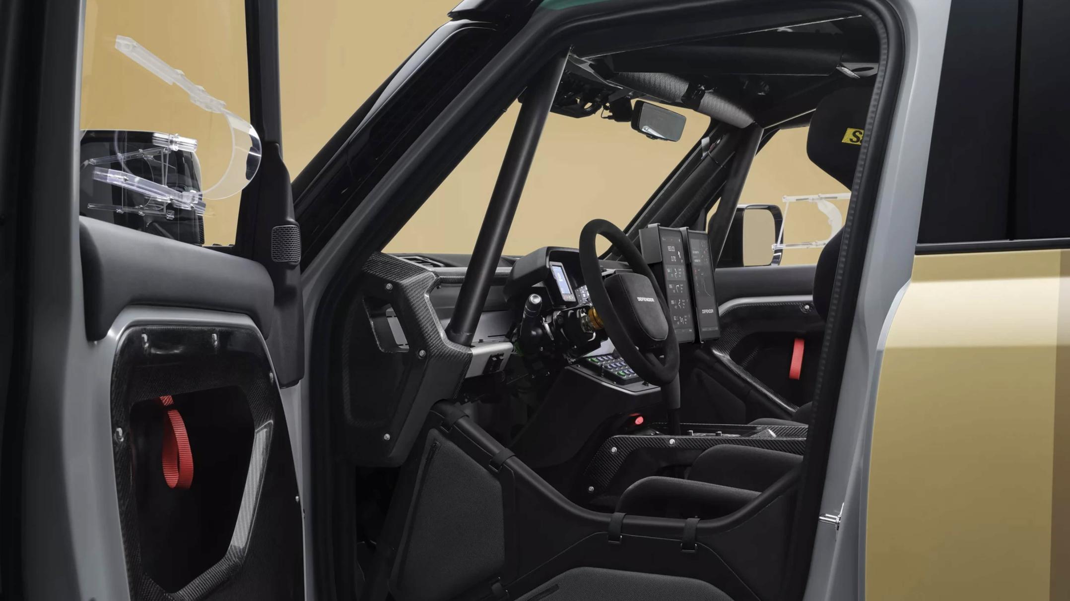 史上最强路虎卫士，新增户外套件，V8发动机+四驱，还有超大油箱