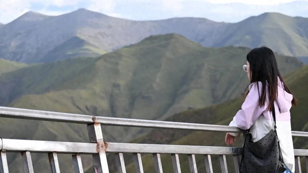 为什么女生说“不婚”，男人比父母还急，甚至破防？3个扎心真相