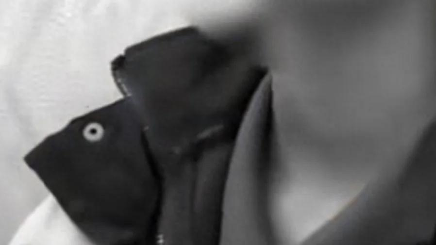 14岁少女被杀，凶手同为14岁邻家男孩，在法庭上跪地求饶，知情人：他早搜过14岁杀人判几年！