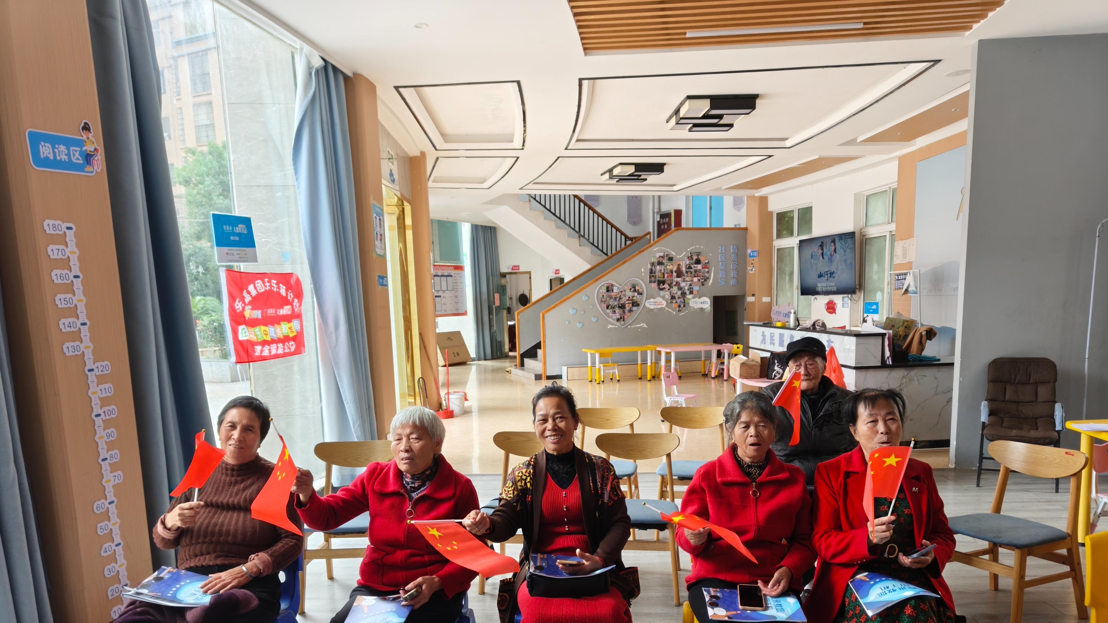 “我来教您用手机”落地瑞金 温暖助老